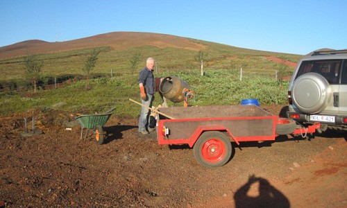 Steypuvinnu við undurstöður skiltis lokið 29. ágúst 2009