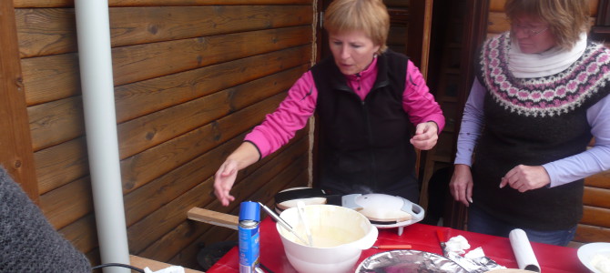 Vöfflur og kaffi til heiðurs hitaveitunni hjá Sóleyju og Gunna